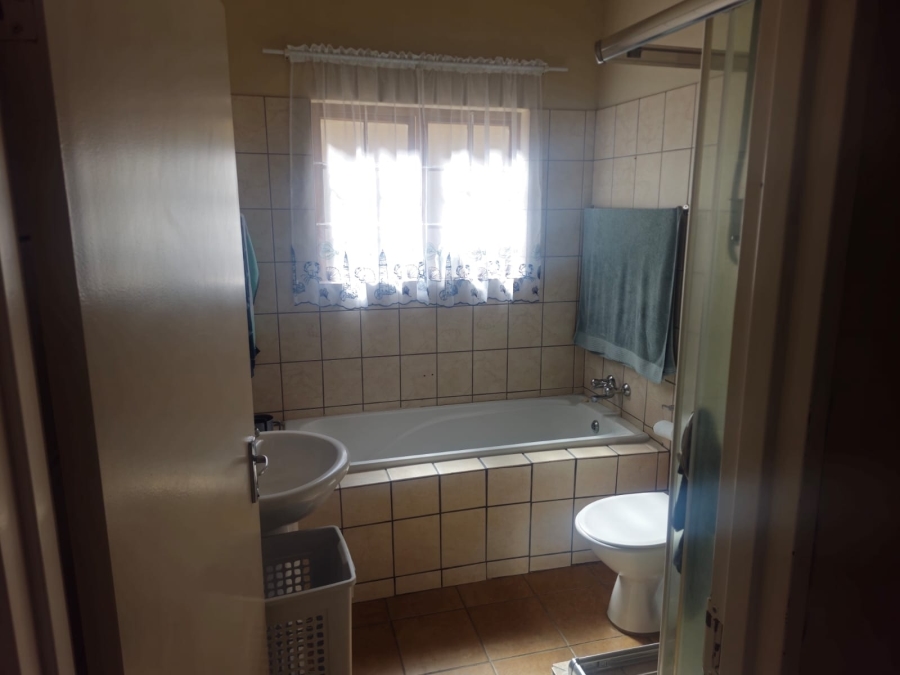 3 Bedroom Property for Sale in Waterval East North West